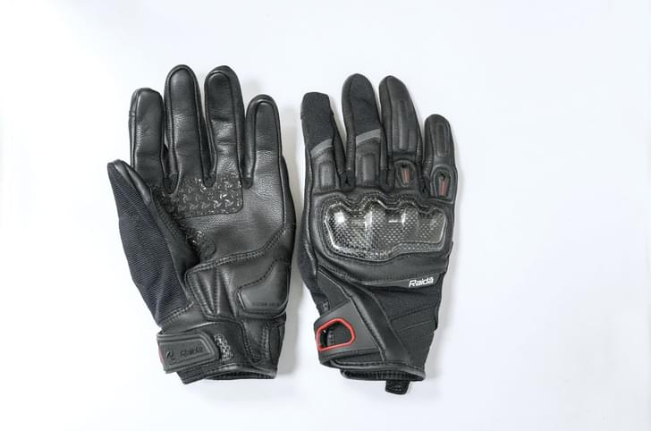 Raida Carbonite gloves in studio